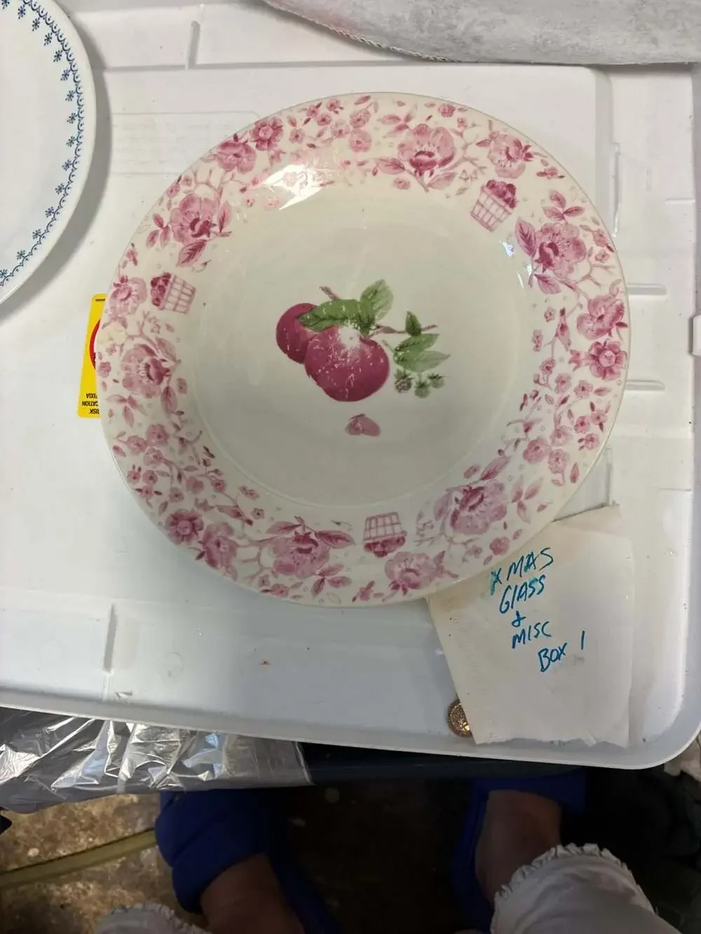 FARBERWARE Apple Pie 2112 China Apple and Pink Floral Rim Bowl Plate